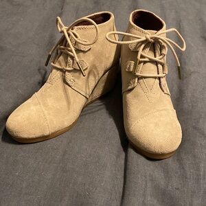 TOMS Kala Desert Taupe Suede Wedge Bootie Size 7